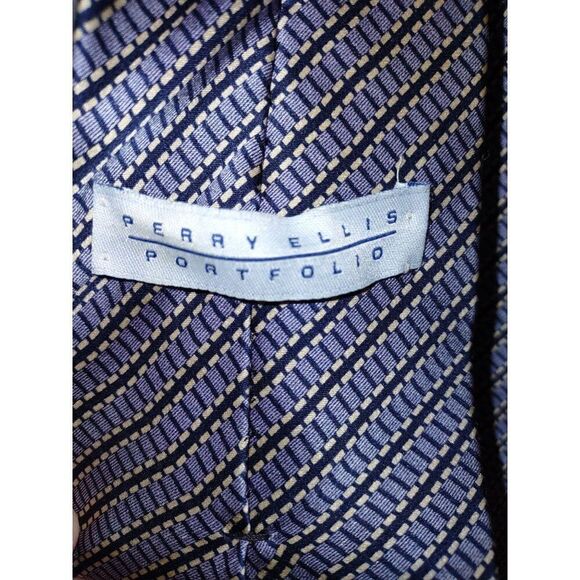 Perry Ellis Geometric Silk Tie - Picture 6 of 8